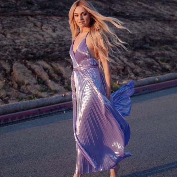 Alice + Olivia ARISTA SLEEVELESS HALTER NECK PLEATED MAXI DRESS - Picture 7 of 9